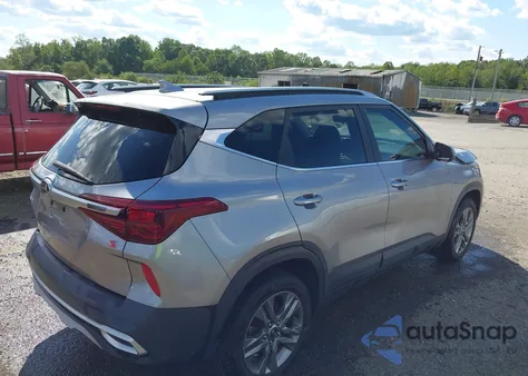 2021 Kia Seltos S z USA, uszkodzony, nr VIN KNDEUCAA6M7076211